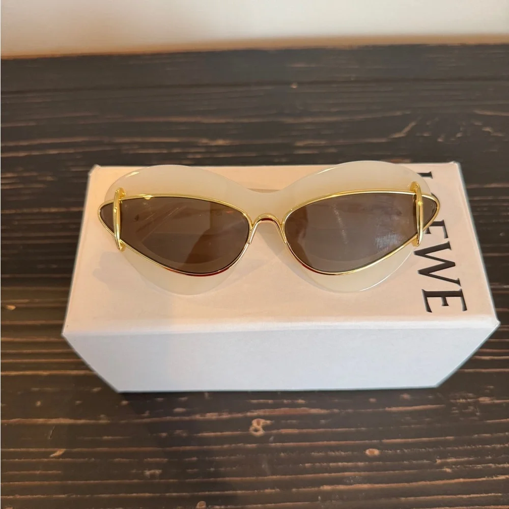 Loewe Double Frame Cat Eye Sunglasess - Picture 4 of 6